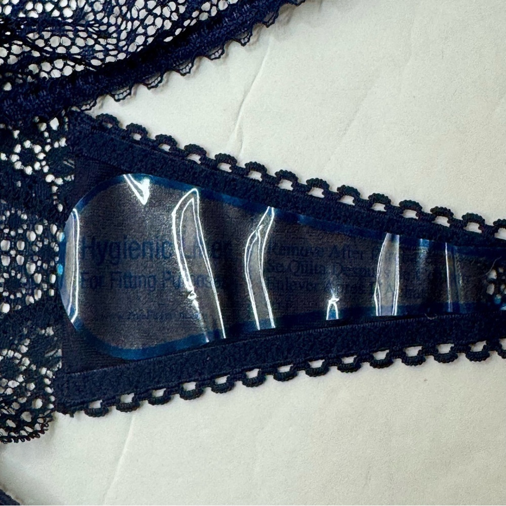 NWT STELLA McCARTNEY “Katie Kissing” Navy Stretch Lace Thong Size Large - Picture 13 of 16